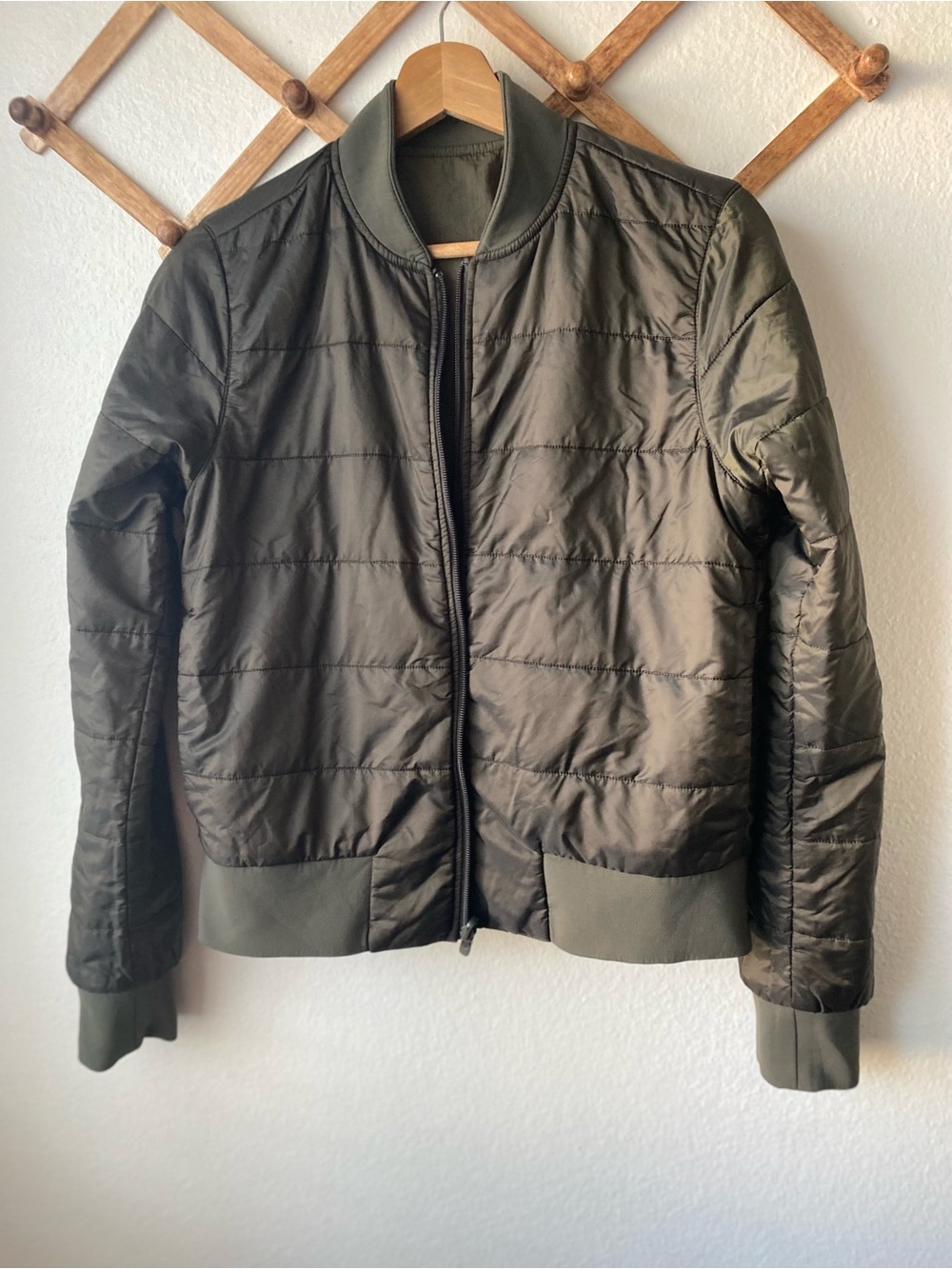 Lululemon Reversible Bomber Jacket Size 8 0live Green (0012) - Picture 4 of 6